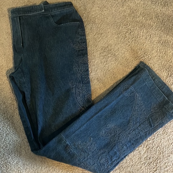 St. John couture jeans. Like new condition - Picture 4 of 5